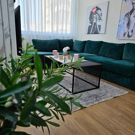 Parkside - Air Albania View アパート *