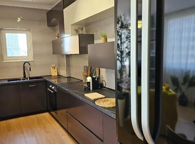 Parkside - Air Albania View ティラナ