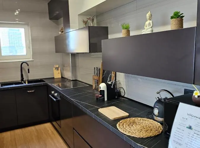 Parkside - Air Albania View * ティラナ